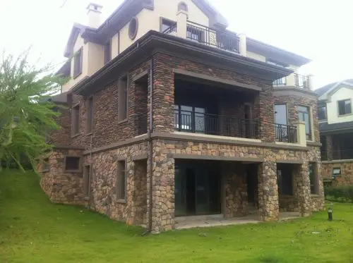 保利十二橡树一线临湖独栋别墅,一千平超大花园,您值得拥有!