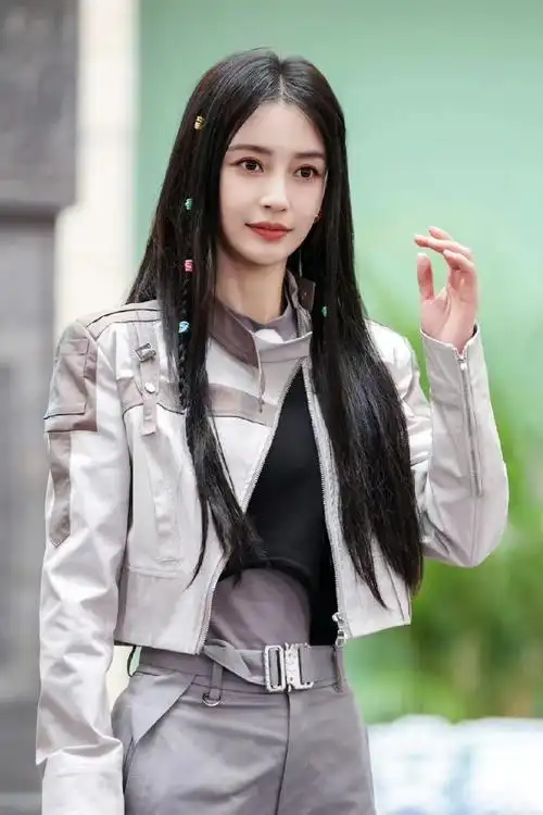 杨颖奔跑吧编发造型剧照