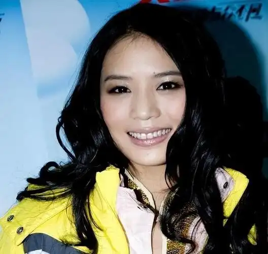 快女黄英自曝在北京买不起房,面试浪姐失败后,宣告结束15年北漂