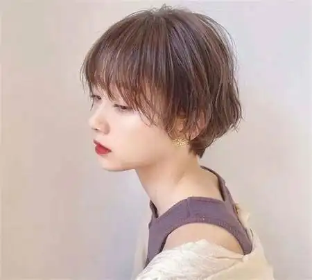 帅气短发女生发型介绍