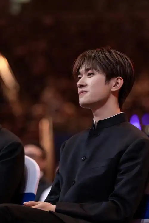 易烊千玺二三逢时戢鳞风起##和千玺说早安