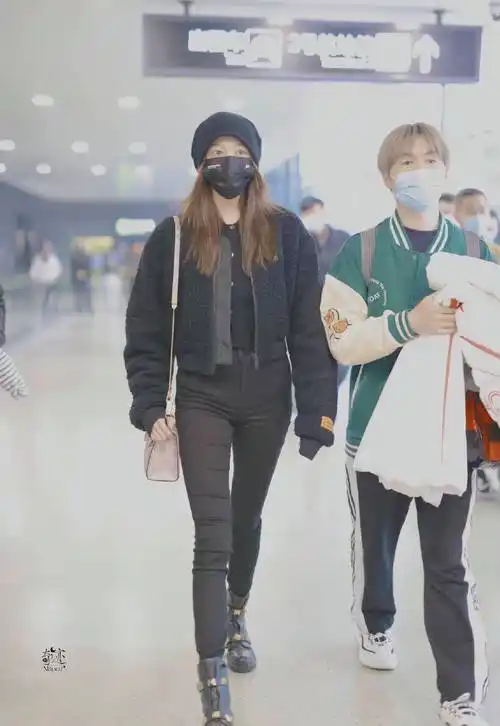 要说九五后小花中,最有发展潜力的莫属关晓彤,其他几位蒋依依,宋祖儿