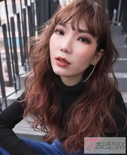 女生烫什么发型好看空气烫打造轻盈飘逸美