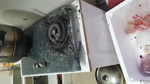 黑猫投诉:美的燃气灶爆炸