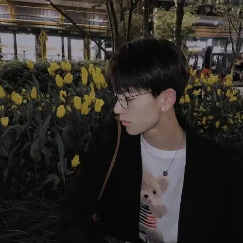 成熟自拍男生头像图片在意爱情以外的东西的男人