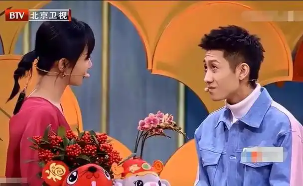 "杨紫任务完成后询问是否可以下来,张一山和王俊凯纷纷同意并提醒安全