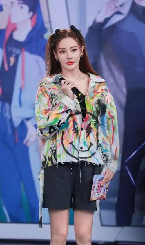 张雨绮快乐大本营舞台照合集