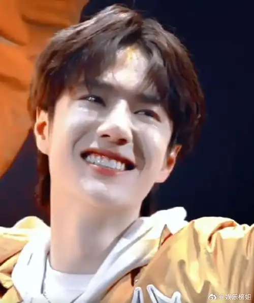 以前爱笑的王一博