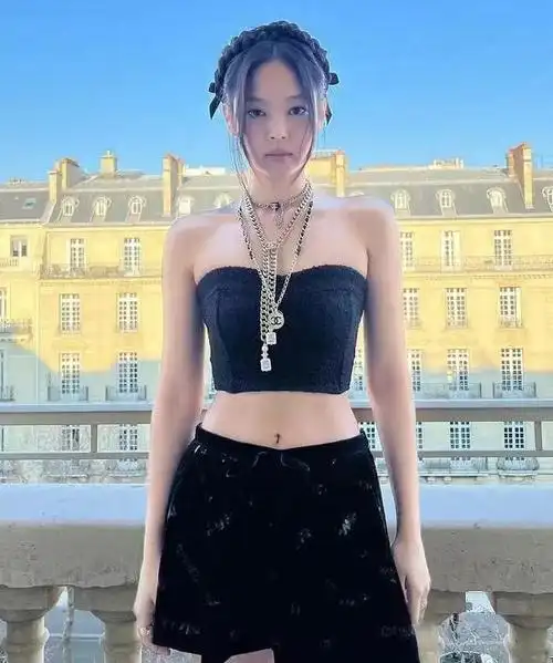 金智妮热情似火曲线优美展现女性的柔美与韵味