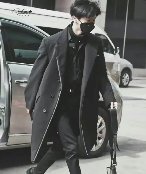 马嘉祺黑色大衣棒球帽机场路透##马嘉祺黑色大衣棒球帽造型路透