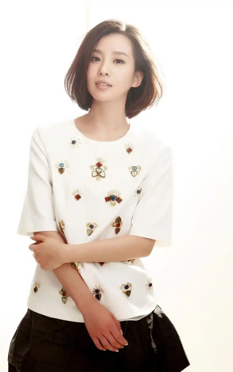 气质女星刘诗诗短发优雅时尚轻熟女写真手机壁纸