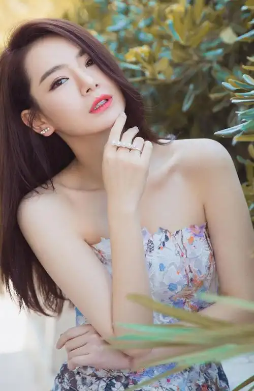 气质高冷的戚薇,着装风格值得借鉴,大方又好看