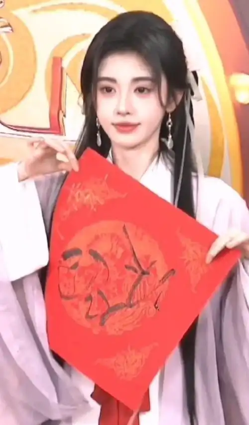 鞠婧祎粉色桃花古装##东方卫视春晚