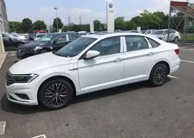 店内实拍2020款大众速腾车长4753mm售1289万起