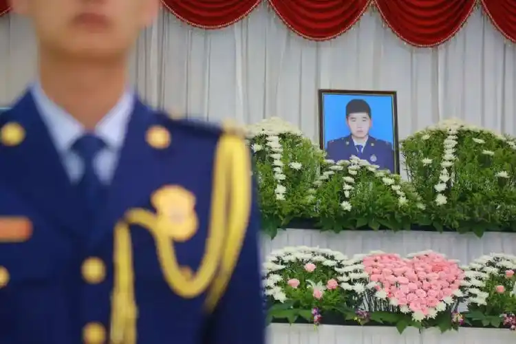 泪别好兄弟孙雷宇烈士一路走好