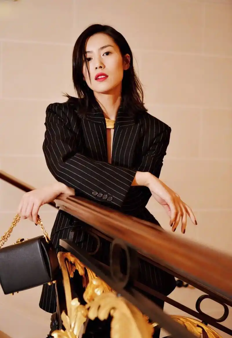 刘雯图片 刘雯西装写真图片