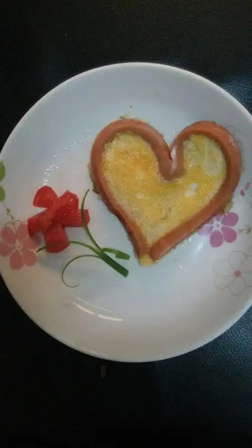 为爱吃狂〕为自己和老公做的情人节晚餐爱心面.