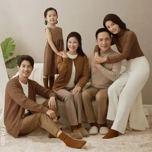 新款毛衣咖啡色拍照六口全家福摄影主题样片影楼亲子装