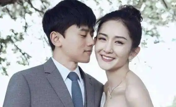 13年前被段曦当众扇巴掌,又因张杰掉粉44万的谢娜,真的幸福吗?