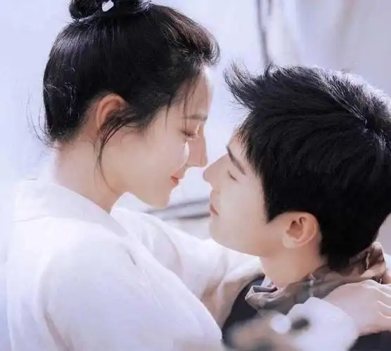 看李沁吻戏被男演员亲到变形就知道了|娱乐圈|女明星_网易订阅