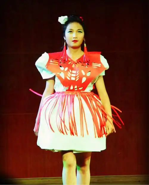 废旧物改造环保时装秀