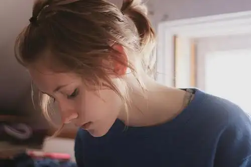 穿越时空的思念--随着时间浮现-脑海中你温柔的侧脸--那还未燃尽的烟