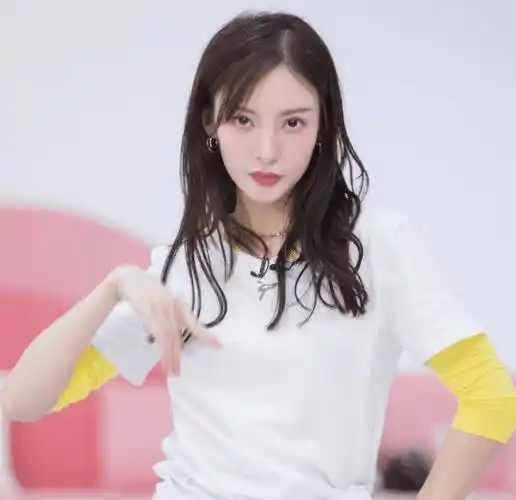 金晨在这几年间一直都有被曝光恋情,也有过非常多的绯闻男友,像邓伦