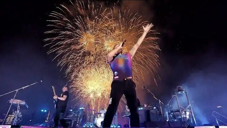 coldplay最新nbc现场演绎热单higherpower