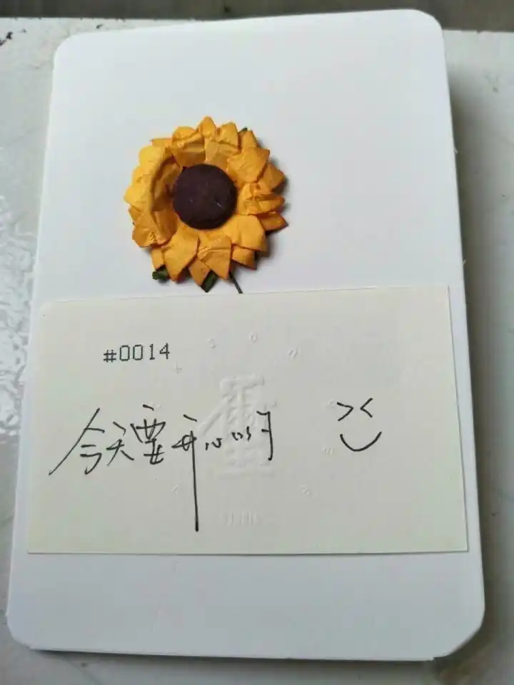 易烊千玺手写1600份卡片给粉丝!超暖心的小哥哥!