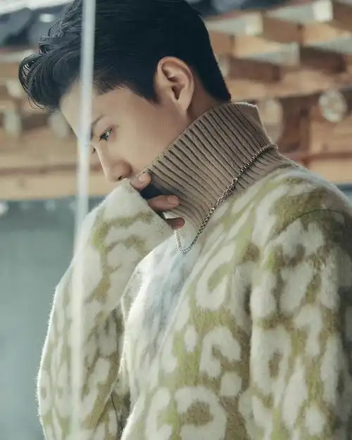 吴世勋xdiormenxdazedkorea11月刊有新图