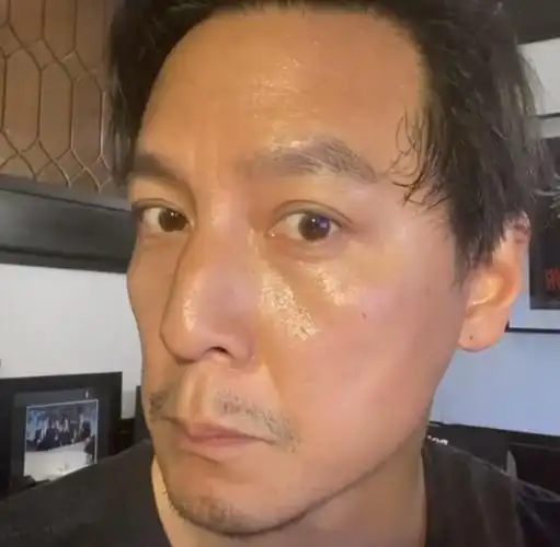 组图:吴彦祖自拍意外曝光头发稀疏 角度清奇怼脸拍"有颜任性"_高清