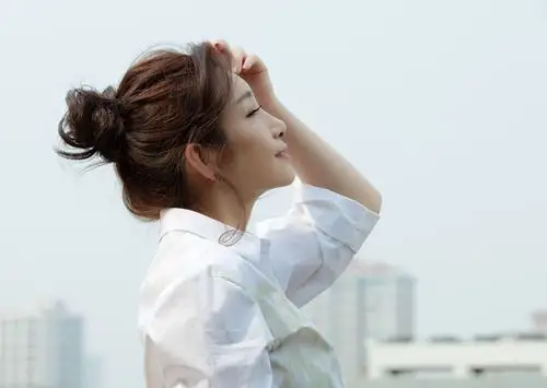 明星图片 大陆 女 秦海璐 > 秦海璐优雅迷人完美侧颜写真图片(3/4)