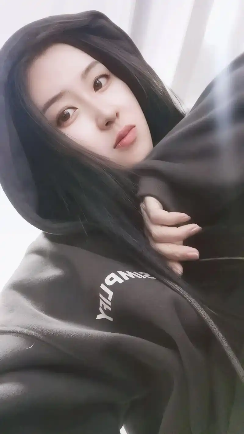 希望我下次哭, 是因为钱多不知道怎么花#黑长直女孩 #高级脸 - 抖音