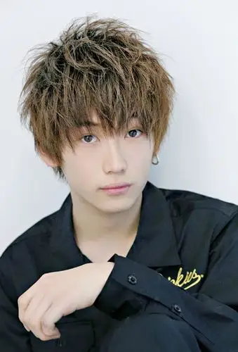 男生亚麻色染发图片效果夏天暗黄色染色发型