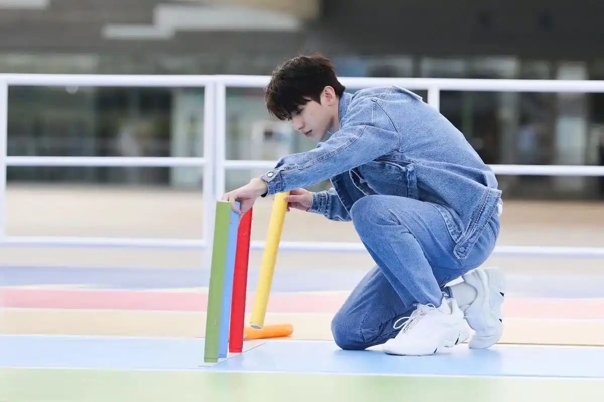 蔡徐坤奔跑吧最新壁纸送上活力四射的蔡小葵又来了