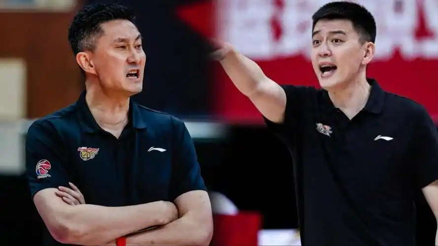 不装了!杜锋杨鸣撕破脸,赛后握手环节面无表情,眼神全程无交流