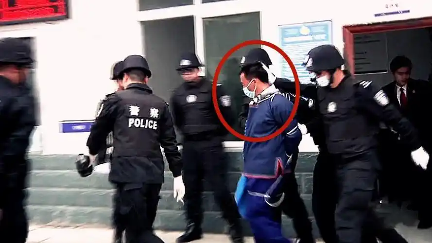 死刑犯被押赴刑场现场曝光!