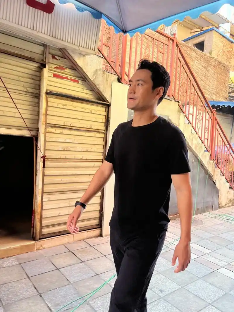 暗恋者的救赎 #群演 91拍戏了拍戏了,来,走起来!#袁弘 - 抖音