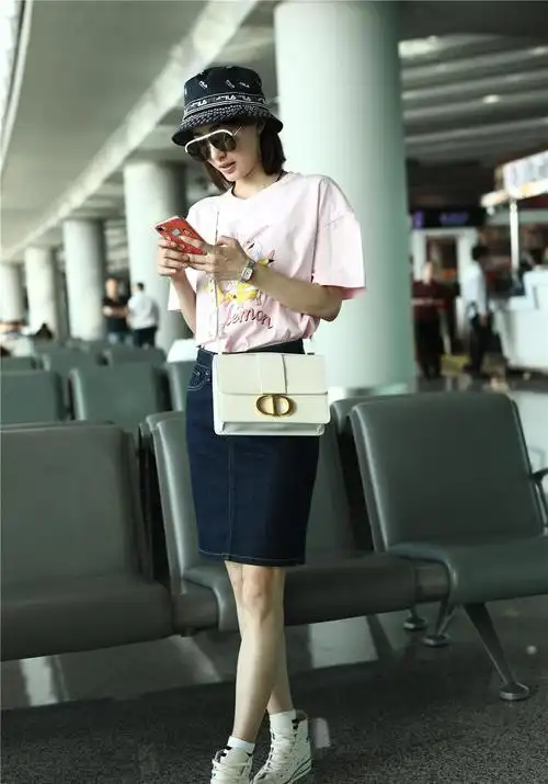 新妲己王丽坤有颜就是任性直接素颜走机场这才是真女神