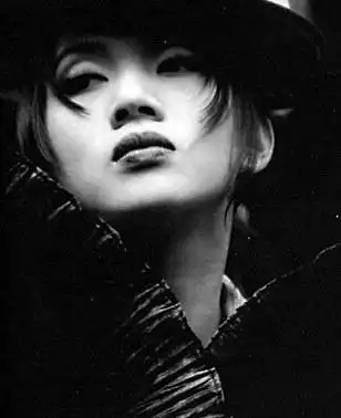 梅艳芳兄长当街与妻子吵架抛下母子自行回寓所