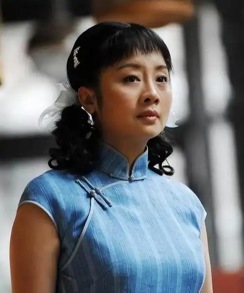 唐静的前夫与秦海璐结婚后,自己陪儿子长大,如今的选择令人泪目