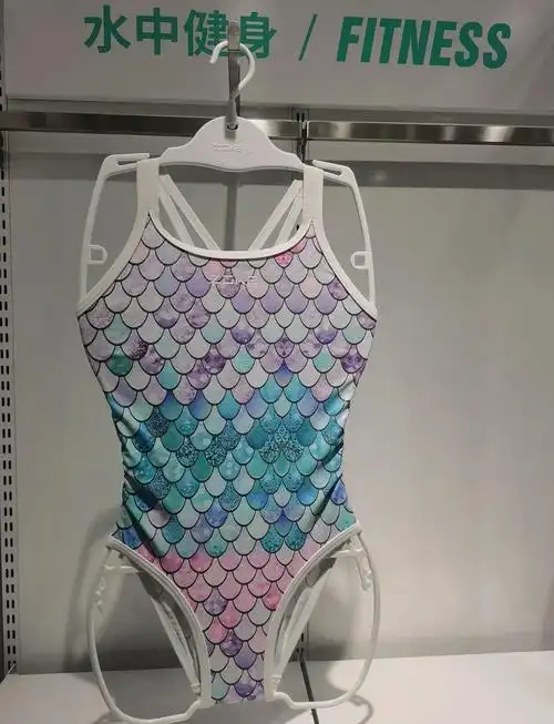🌊 洲克泳衣:美人鱼三角泳装,竞速风采!