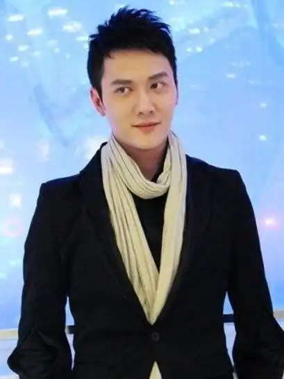 冯绍峰冯绍峰晒和夫人合影朋友圈答谢亲友冯绍峰生活照合辑 亲和帅气