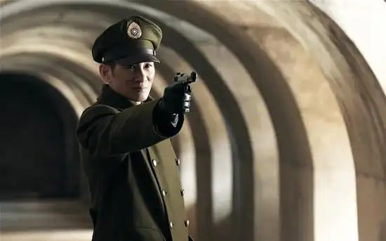 娱乐 正文王劲松爱护下属 由实力演员王劲松主演的谍战剧《黑土热血》