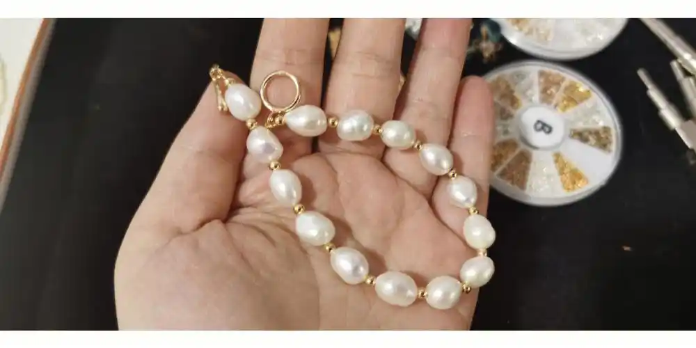 手工作业珍珠手链