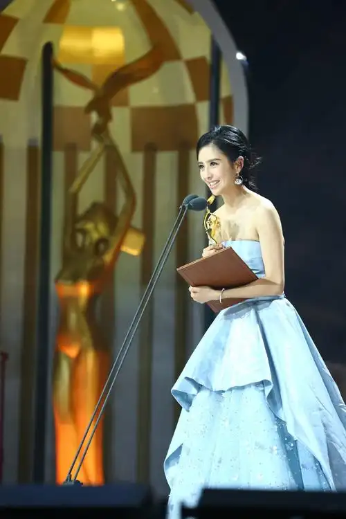 时尚潮流10月16日,第11届中国金鹰电视艺术节闭幕式暨第28届金鹰奖