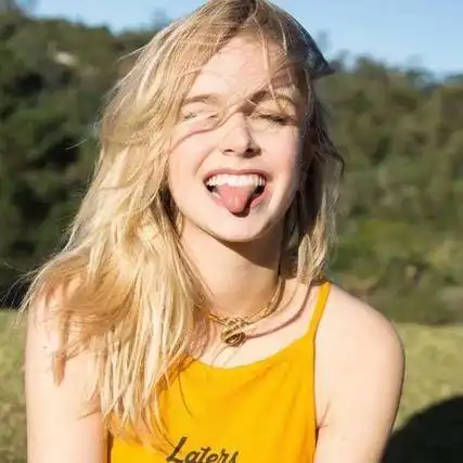 求几张女生大笑头像好看的来