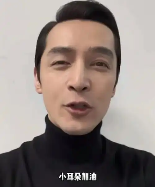 众星出镜力挺向佐直播首秀胡歌发际线抢镜秦昊身材变化大