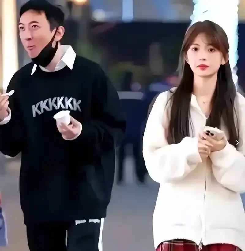 王思聪新女友小羽高调秀恩爱,她忘了慎婕和小肉安的教训_女生_人家