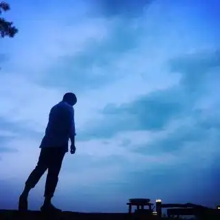 为什么有些人开车到家后坐在车里发呆?